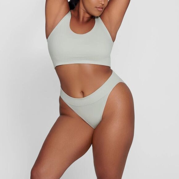 Skims Body Brief - Talc - 4x - Picture 4 of 6